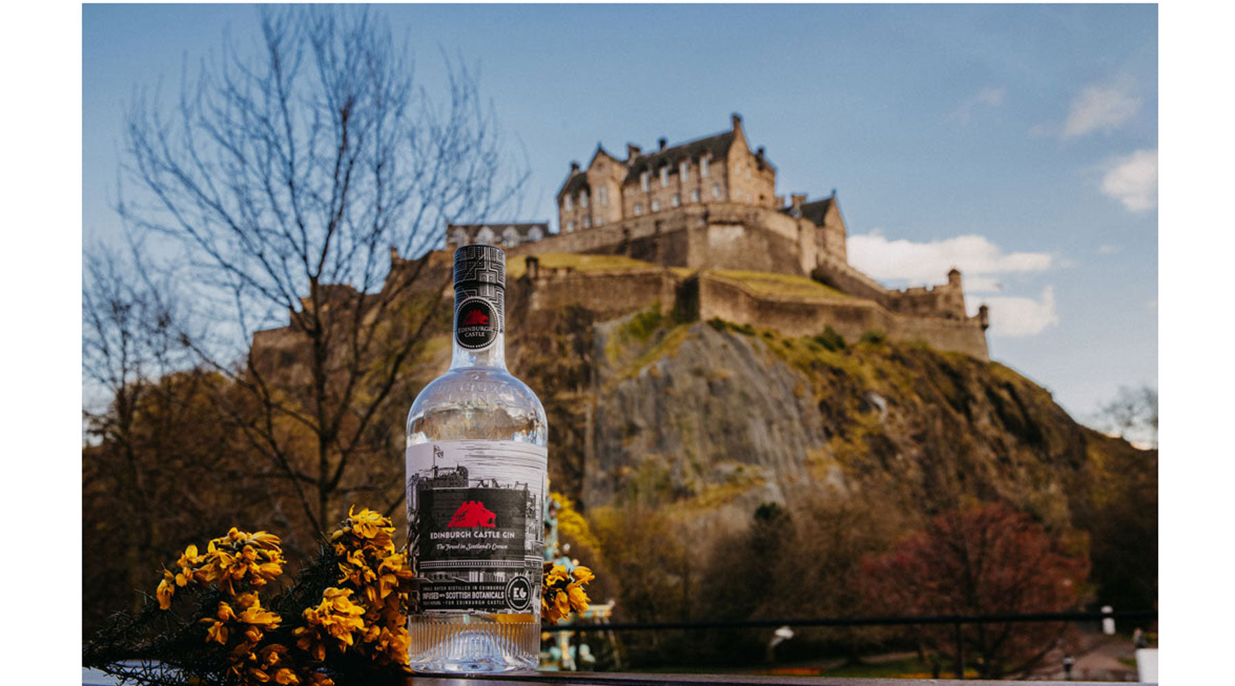 Edinburgh Castle Gin in front of Edinburgh Castle