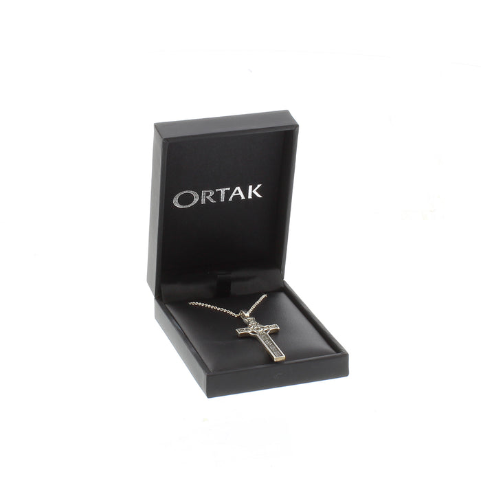 Silver Pendant depicting the St John's Cross on the isle if Iona hangs on a silver necklace and is placed on a black Ortak presentation box