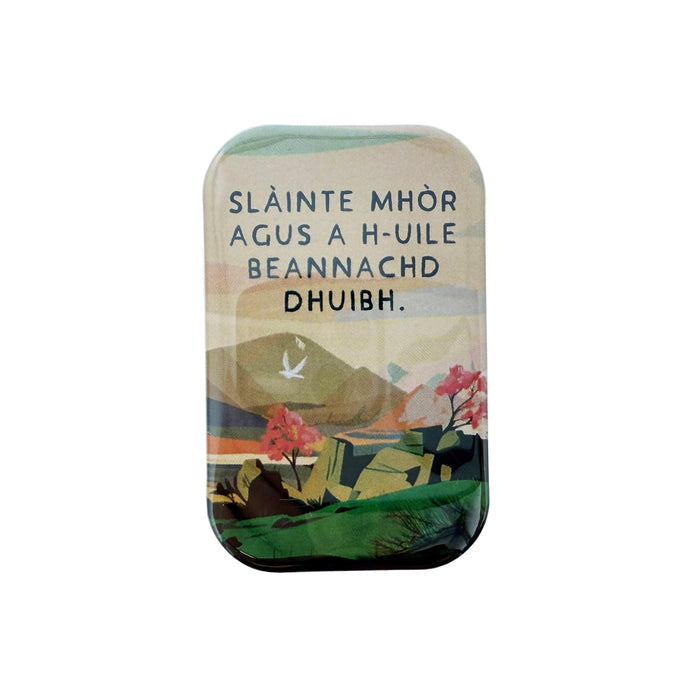 Kitchen magnet with Gaelic text and a modern landscape print - Image